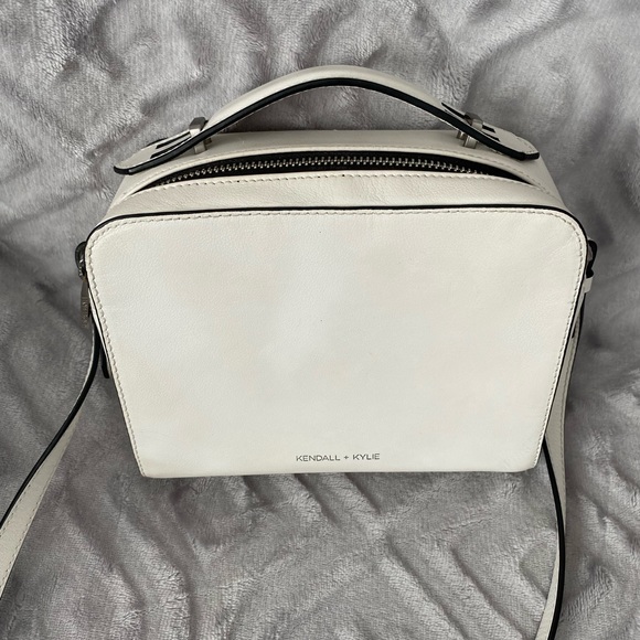 Kendall & Kylie White Leather Crossbody - Picture 4 of 16
